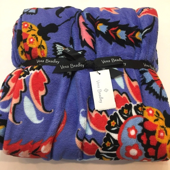 new Vera Bradley Fleece Throw Blanket 80" x 50" in Mural Garden - Picture 4 of 6